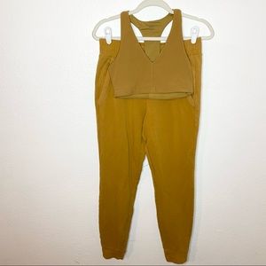 Alo Yoga NWOT sz M Alosoft Base Bra Unwind Pants